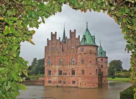 Исторические сооружения Дании: Замок Кронборг, Замок Эгесков...