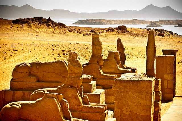 Фото «черная пустыня» из фотогалереи «белая и черная пустыни» египет , белая пустыня национальный парк туры.ru