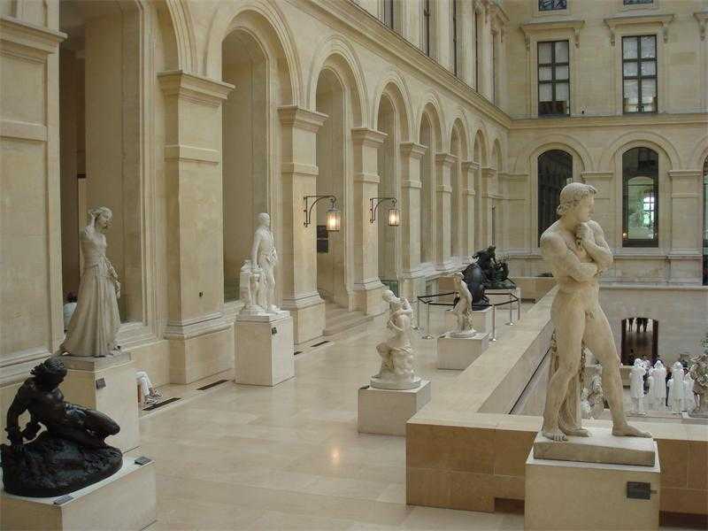 Лувр известен туристам, в первую очередь, не как великолепный архитектурный памятник, служивший некогда домом французским королям, а как известнейший музей мира, куда тянутся ценители искусства со всех уголков земного шара. Информация для туристов. Шедевр