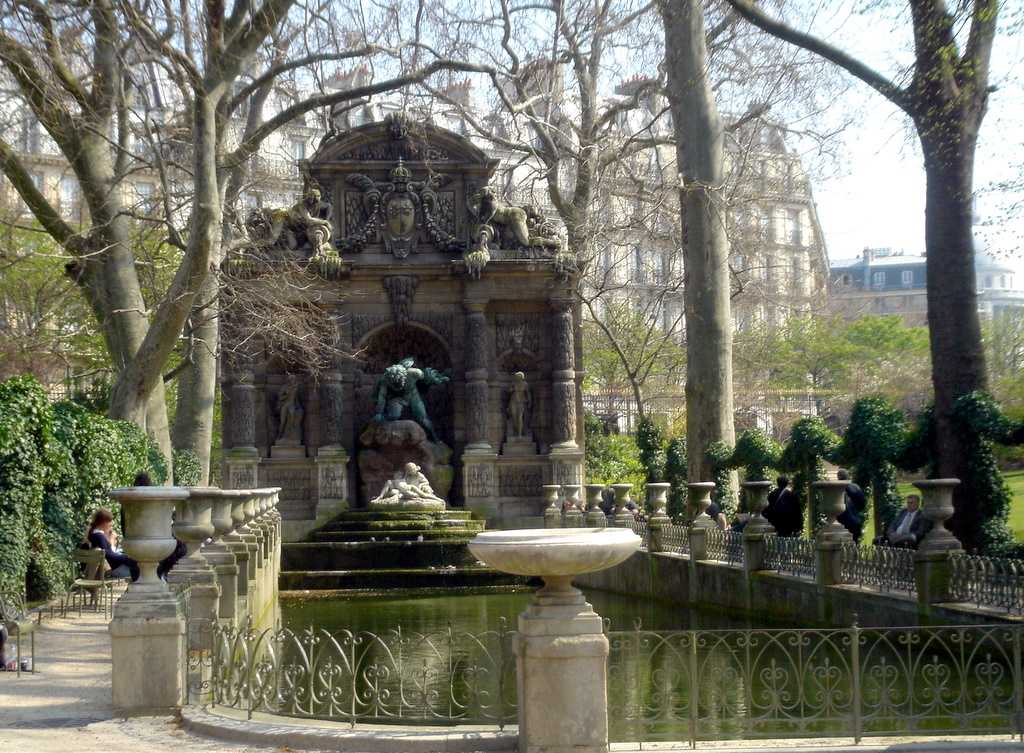 Люксембургский дворец и сад в париже