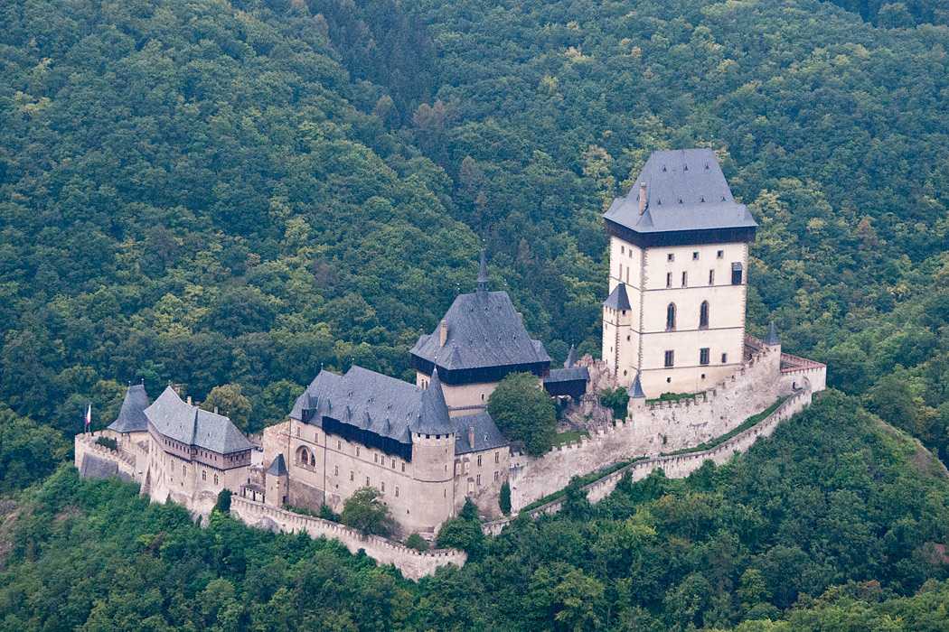 Замок карлштейн – жемчужина средневековья в чехии
