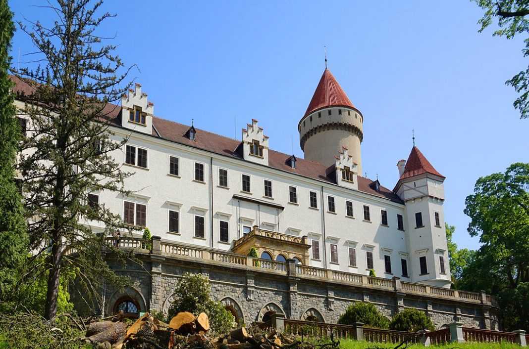 Замок леднице – самый крупный замковый комплекс европы