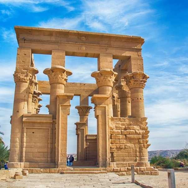 Фото города Асуан в Египте. Большая галерея качественных и красивых фотографий Асуана, на которых представлены достопримечательности города, его виды, улицы, дома, парки и музеи.