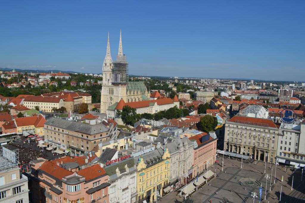 Загреб — столица Хорватии, это прелестный городок, здесь много чудесных церквей, музеев и художественных галерей.