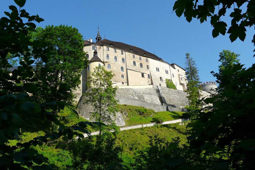 Замок чешский штернберг, история и месторасположения