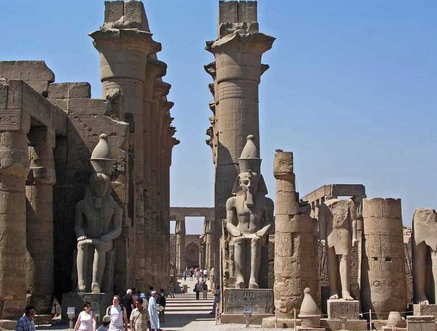 Фото Луксорского храма Амон-Ра в Луксоре, Египет. Большая галерея качественных и красивых фотографий Луксорского храма Амон-Ра, которые Вы можете смотреть на нашем сайте...