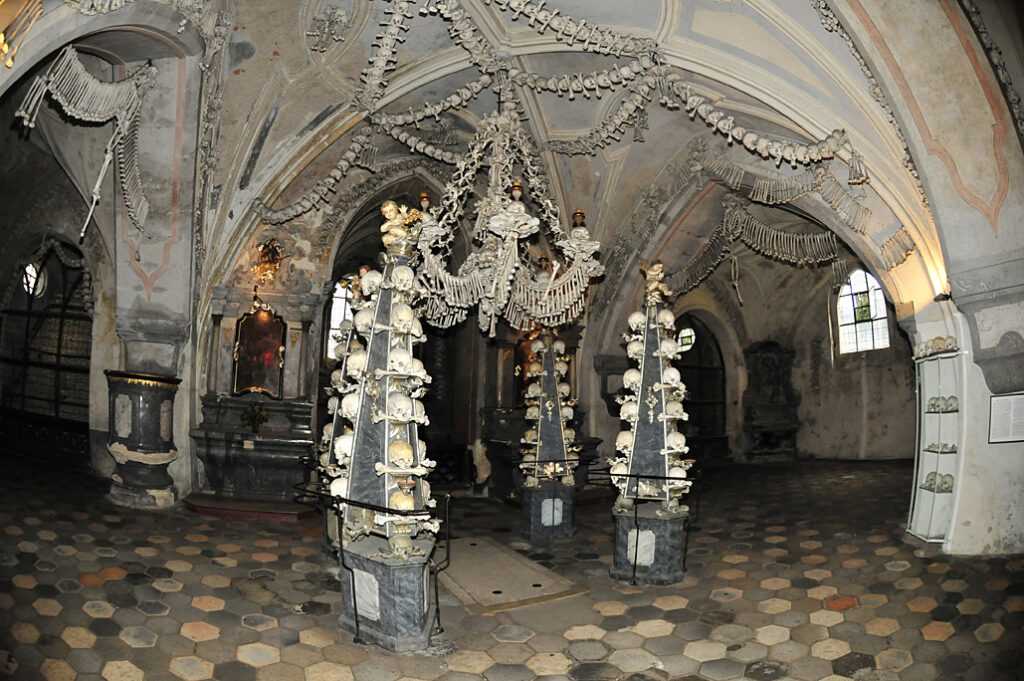 Удивительный храм костница в чехии