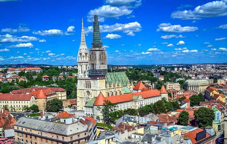 Загреб — столица Хорватии, это прелестный городок, здесь много чудесных церквей, музеев и художественных галерей.