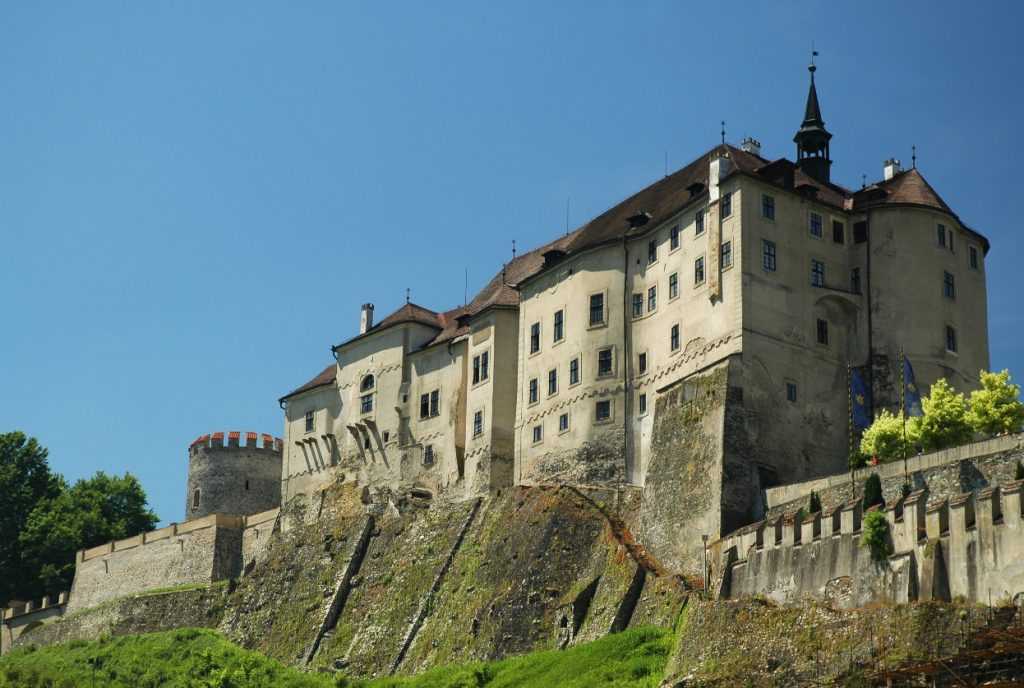 Замок чески-штернберк – фото, видео, как добраться, отели рядом, история на туристер.ру