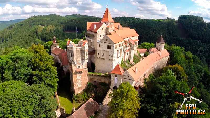 Что собой представляет замок пернштейн в чехии