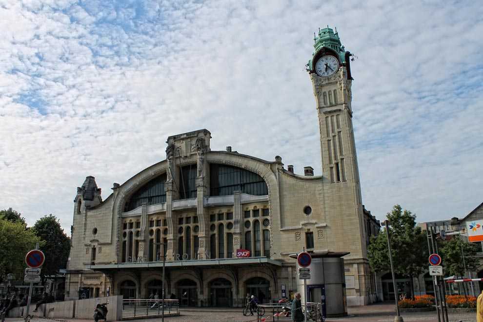 Руан агентство новостей главная. Вокзал Руан-Рив-Друат. Вокзал Руан. Руан Париж. Руан рыночная площадь.