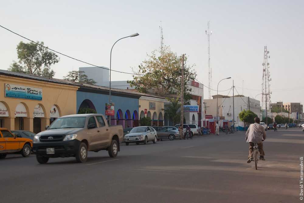 Нджамена — столица и самый крупный город Чада, торговый, экономический и культурный центр страны. Город был основан в 1900 г у слияния рек Шари и Логон. До своего переименования Нджамена была известна как один из самых красивых и спокойных городов Сахеля,