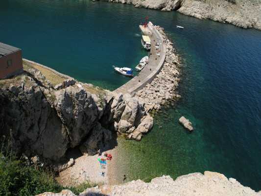 Крка — второй по популярности национальный парк Хорватии после Плитвицких озер расположен в Средней Далмации, между Задаром и Сплитом и неподалеку от Шибеника