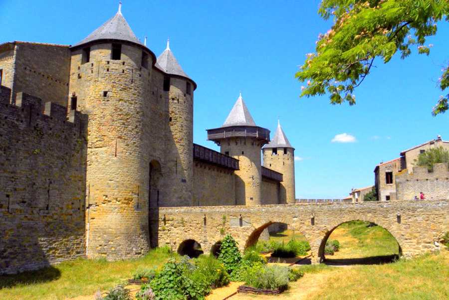 Carcassonne (каркасон, каркассон) - лучший путеводитель по городу