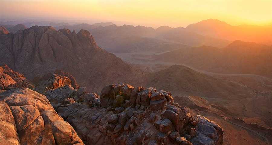 Фото горы Синай в Египте. Большая галерея качественных и красивых фотографий горы Синай, которые Вы можете смотреть на нашем сайте...