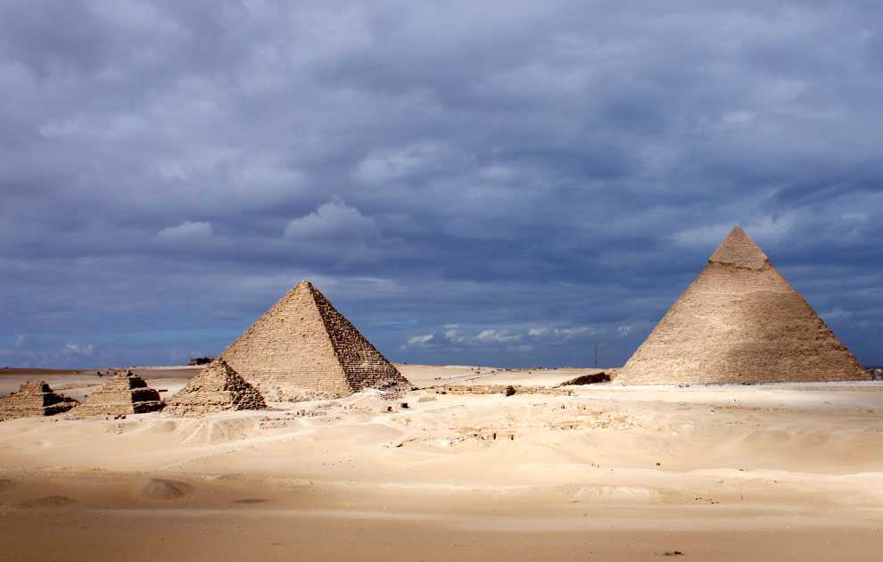 Тайны египетских пирамид: интересные факты. как звали фараонов, которым были построены египетские пирамиды? какому фараону была построена самая большая египетская пирамида?