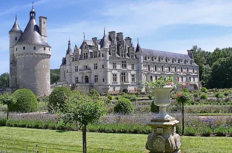 Фото замка Шамбор в Франции. Большая галерея качественных и красивых фотографий замка Шамбор, которые Вы можете смотреть на нашем сайте...