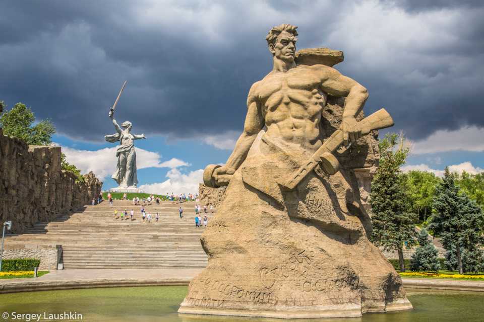 10 выдающихся мемориальных комплексов россии