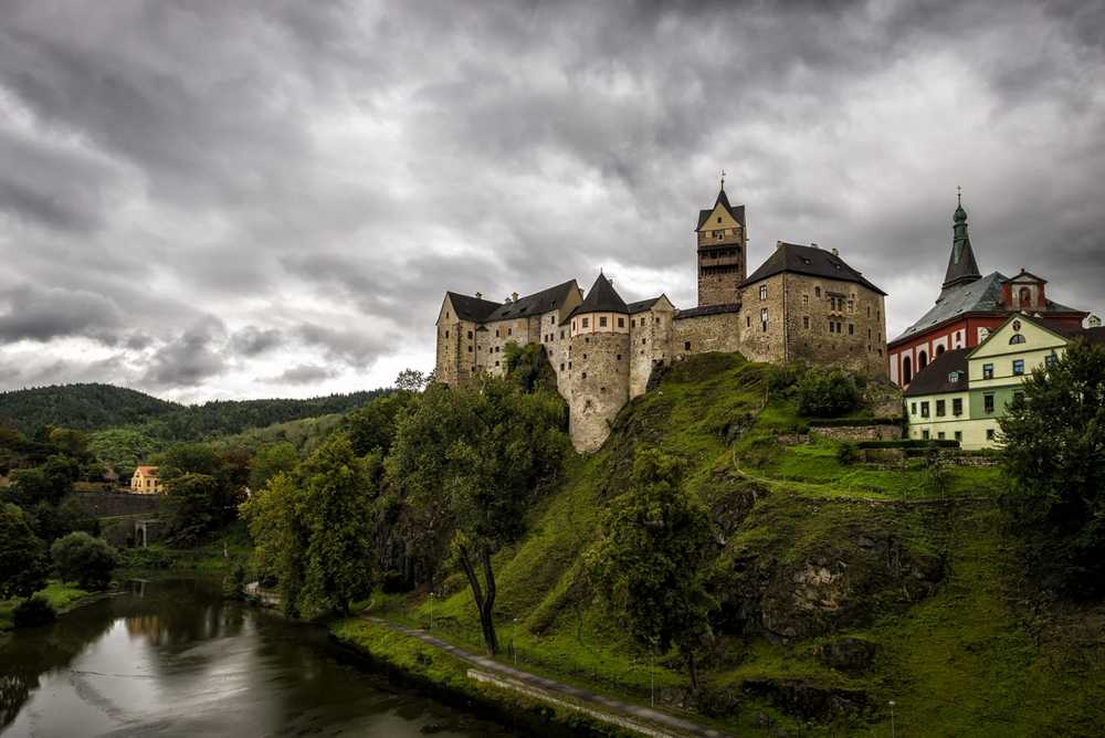 Средневековый замок добржиш в стиле барокко