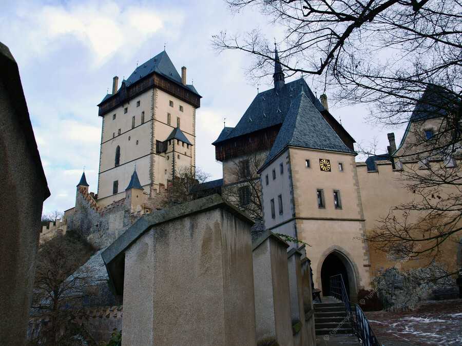 Замок карлштейн в чехии: фото с описанием, экскурсии, лучшие советы перед посещением и отзывы туристов :: syl.ru