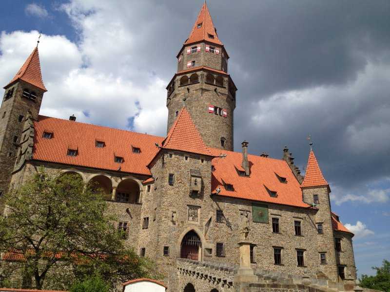 Узнай где находится Замок Кршивоклат на карте Чехии (С описанием и фотографиями). Замок Кршивоклат со спутника