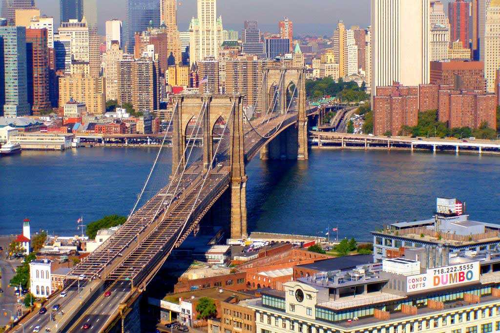 Манхеттен – один из самых густонаселенных районов нью-йорка