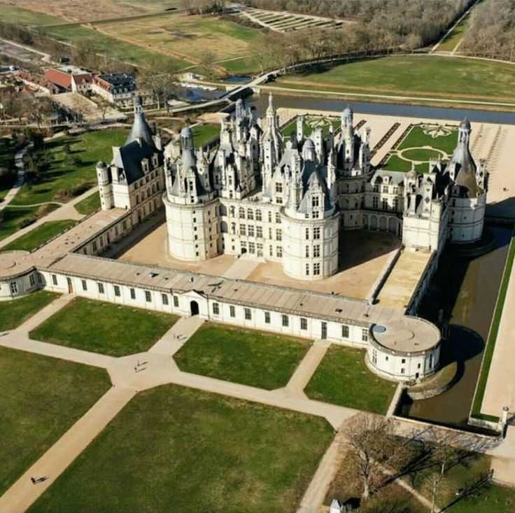 Самые красивые замки и дворцы мира