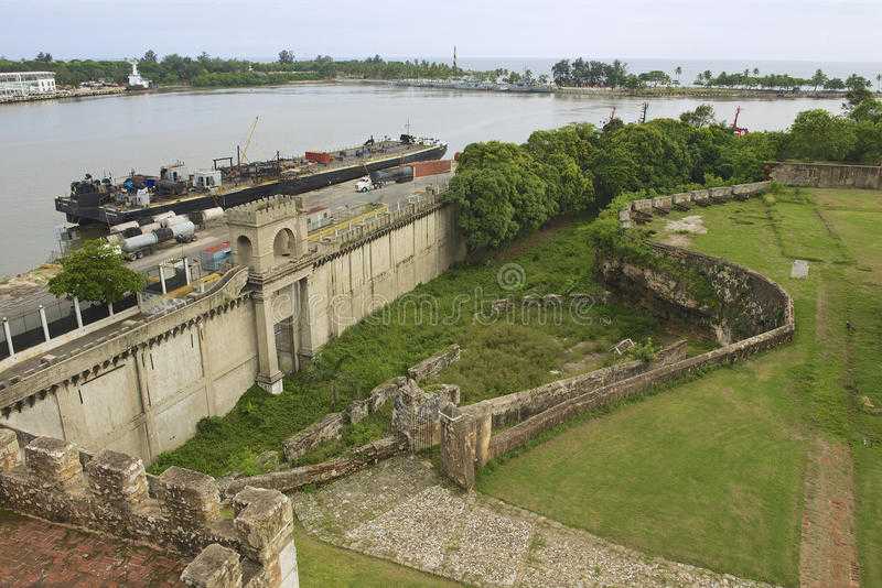 Крепость Осама – старейший военный форт времен колонизации Нового Света, расположенный в историческом центре столицы Доминиканской Республики – Санто-Доминго.