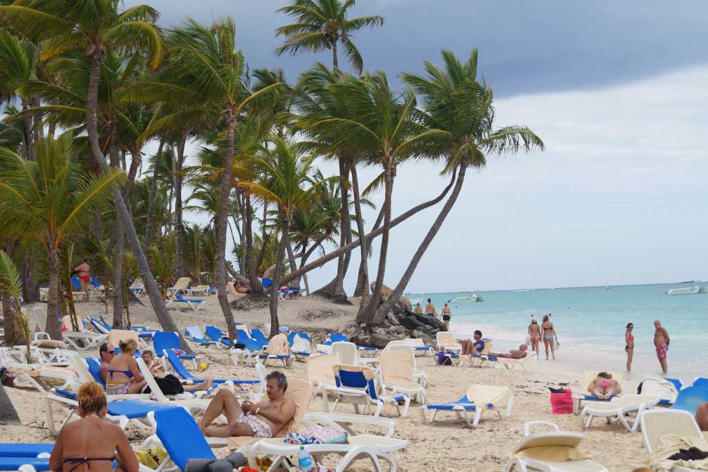 Пляж «хуан долио» в доминикане. отзывы, фото, как добраться — туристер.ру