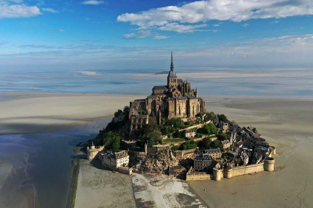Мон-сен-мишель (mont saint-michel) во франции: фото, описание, история