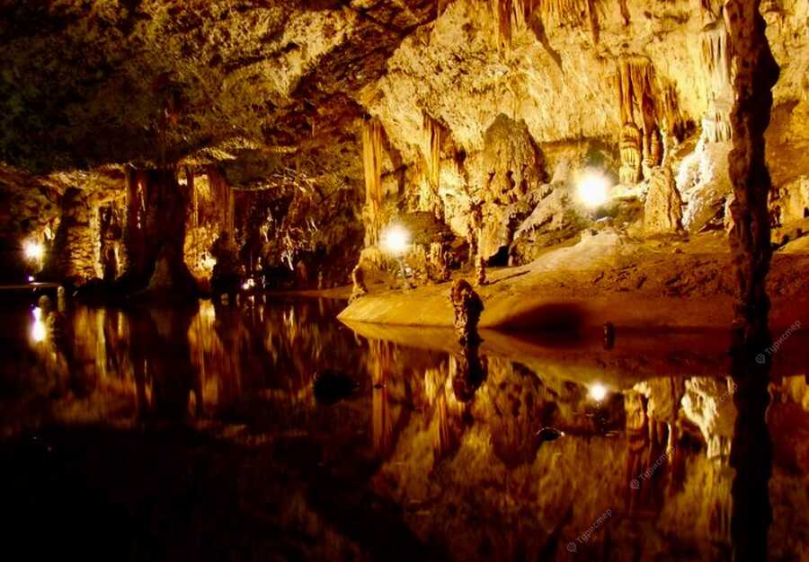 Моравский крас – пещеры, пропасти, подземные реки уникального заповедника