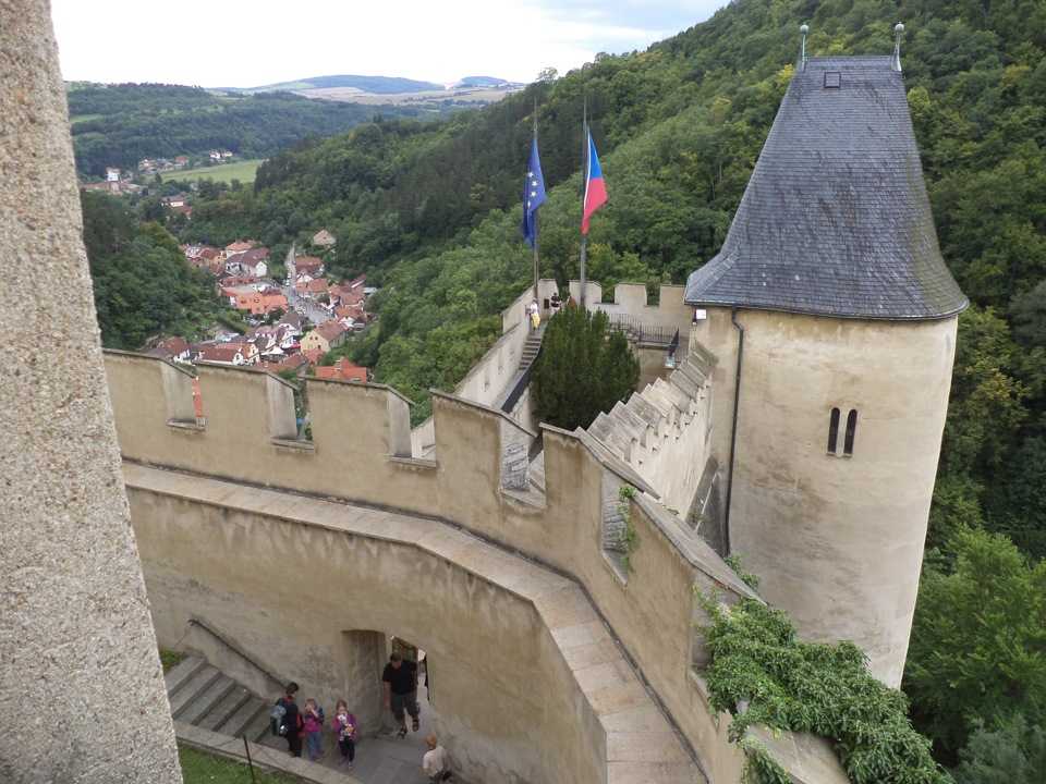 Замок карлштейн в чехии: фото с описанием, экскурсии, лучшие советы перед посещением и отзывы туристов