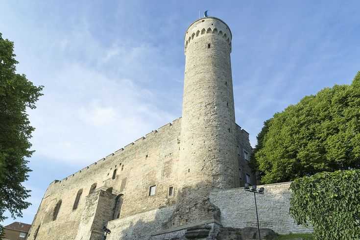 Крепостная стена и башни таллина