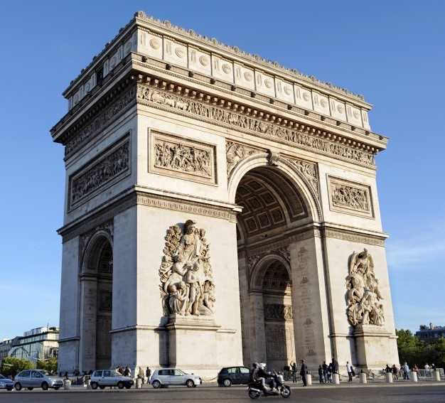 Триумфальная арка на площади каррузель в париже. фото