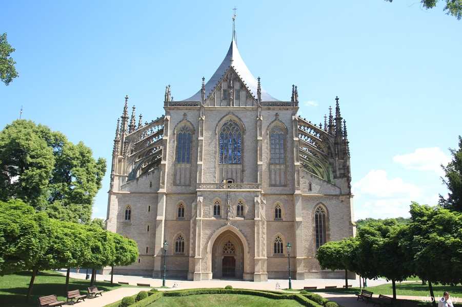 Собор Святой Варвары — самый известный храм в Кутна Горе, второй по величине и значимости готический храм Чехии, построенный в стиле поздней готики. Относится к самым необычным готическим строениям такого типа в Центральной Европе.