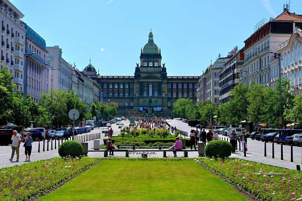 Вацлавская площадь в праге