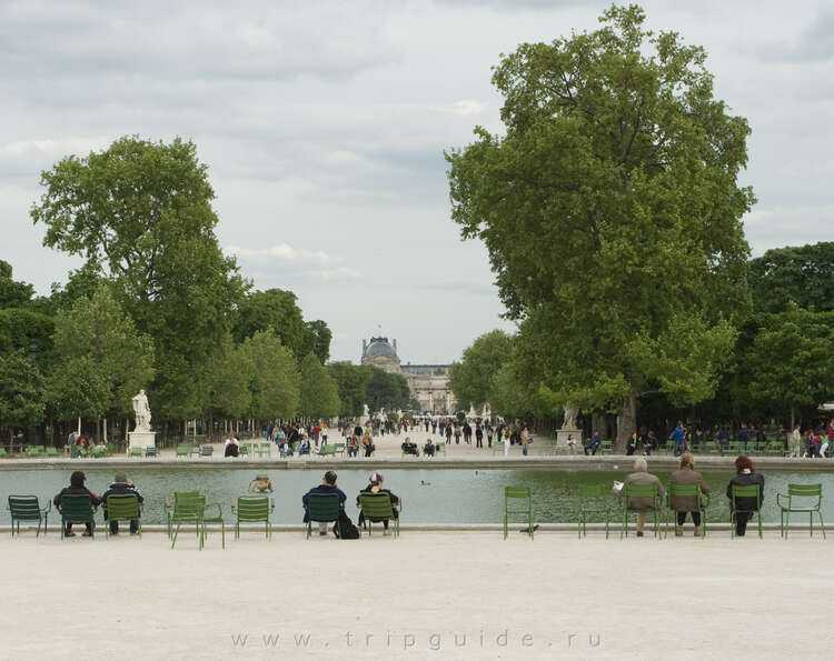 Сад Тюильри – садово-парковый комплекс, выполненный в классическом французском стиле, относится к одному из самых старинных и популярных мест Парижа. Парк расположен в центре города в 1-ом округе, занимает территорию между площадью Согласия, улицей Риволи