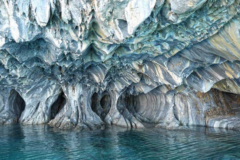Изумительные пещеры, вблизи города чиле-чико, которые выглядят будто мраморные