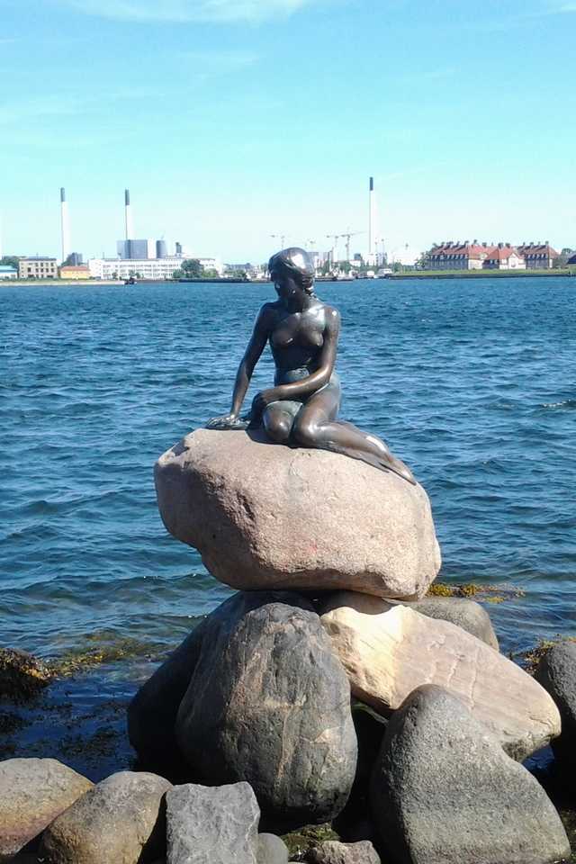 Копенгаген прощается с русалочкой
