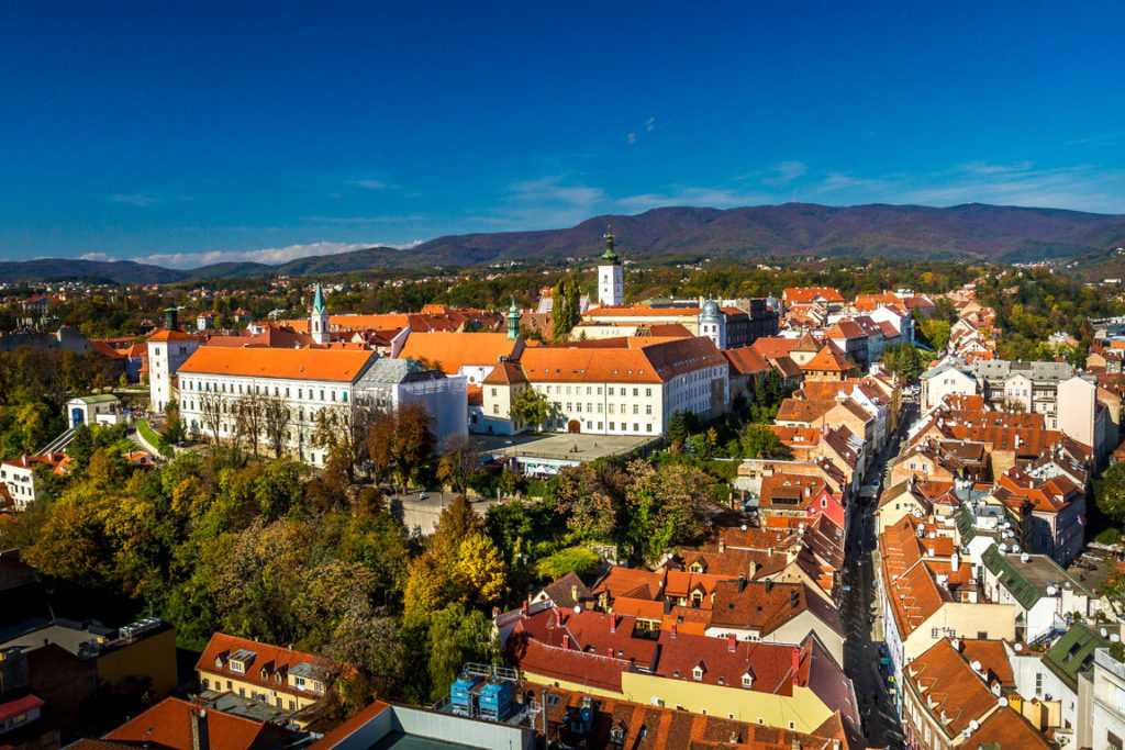 Фото города Загреб в Хорватии. Большая галерея качественных и красивых фотографий Загреба, на которых представлены достопримечательности города, его виды, улицы, дома, парки и музеи.