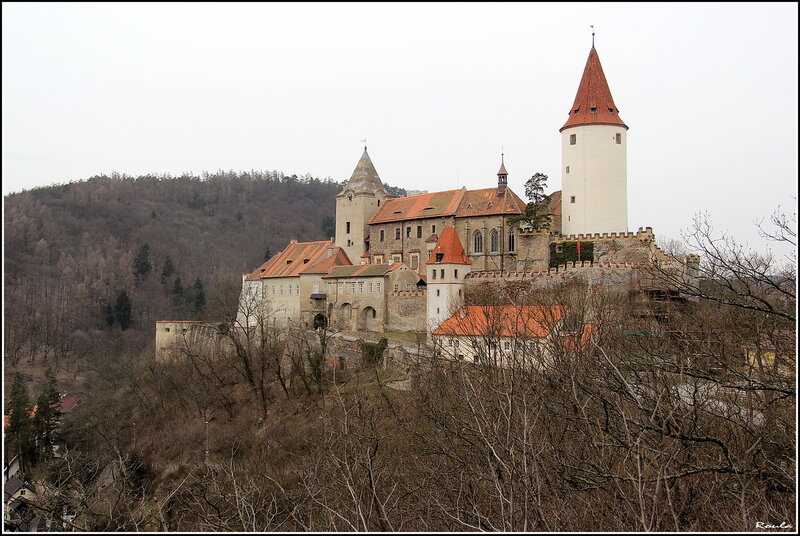 Узнай где находится Замок Кршивоклат на карте Чехии (С описанием и фотографиями). Замок Кршивоклат со спутника