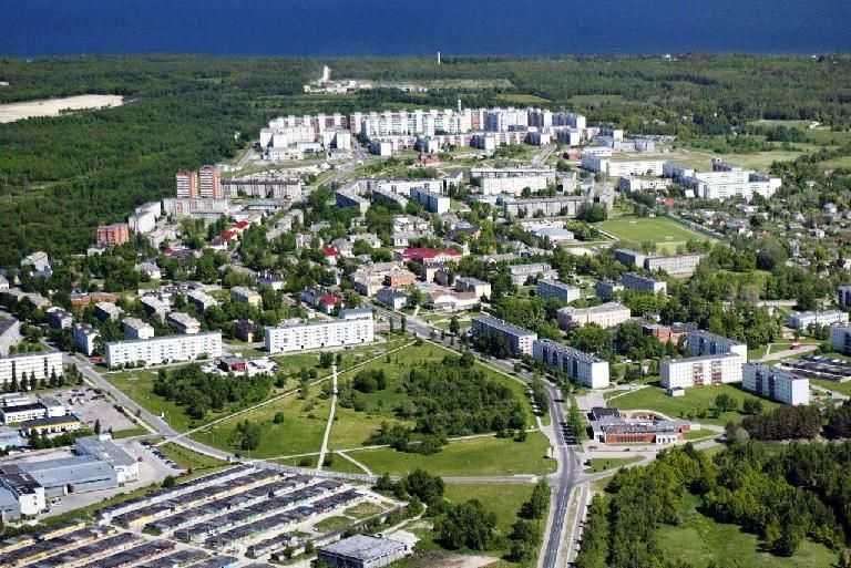 Маарду — город, расположенный в северо-центральной части Эстонии на берегу залива Мууга, который является частью Финского залива. Маарду имеет прекрасное географическое расположение — в 15 км от столицы Эстонии Таллина, на берегу моря в центре пересечения
