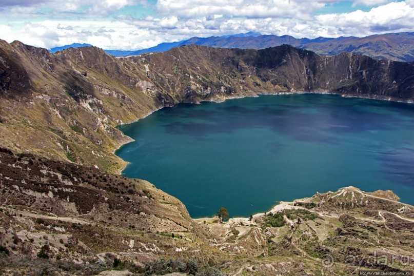 Килотоа — вулкан конической формы в Эквадоре высотой 3914 метров над уровнем моря. В центре вулкана расположен кратер диаметром около 3 километров и заполненный озером глубиной 250 метров.