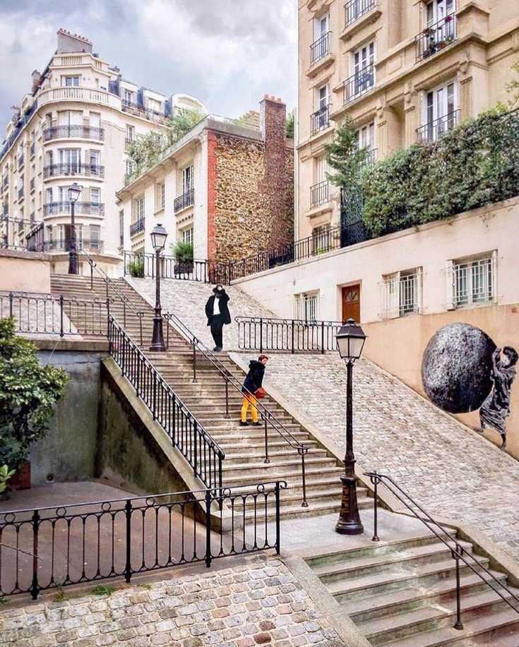 Улица в париже монмартр