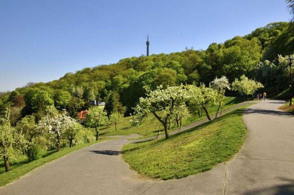 Петршин холм в праге — смотровая площадка, парки и отдых в тишине