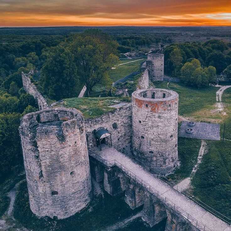 Город-крепость каркассон – средневековая цитадель во франции