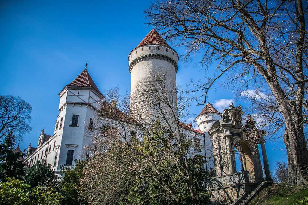 Средневековый замок конопиште в стиле барокко