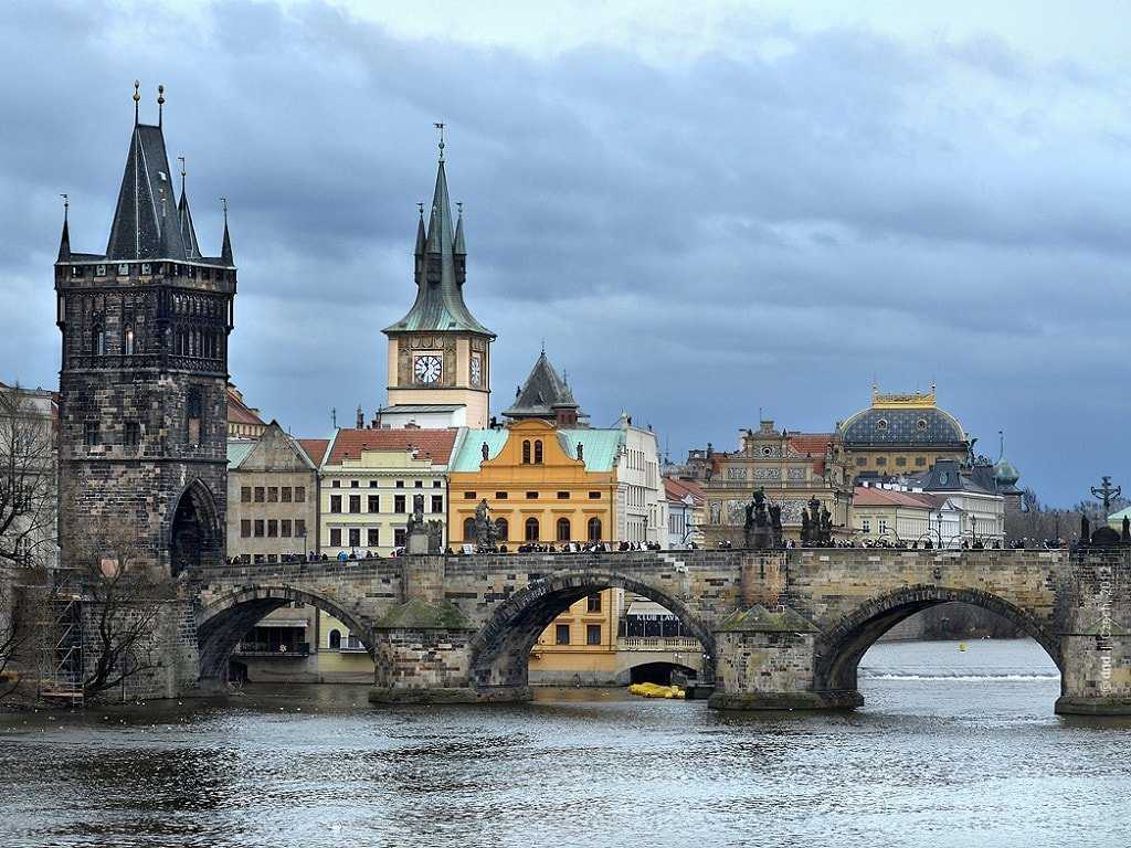Фото Карлова моста в Праге, Чехия. Большая галерея качественных и красивых фотографий Карлова моста, которые Вы можете смотреть на нашем сайте...