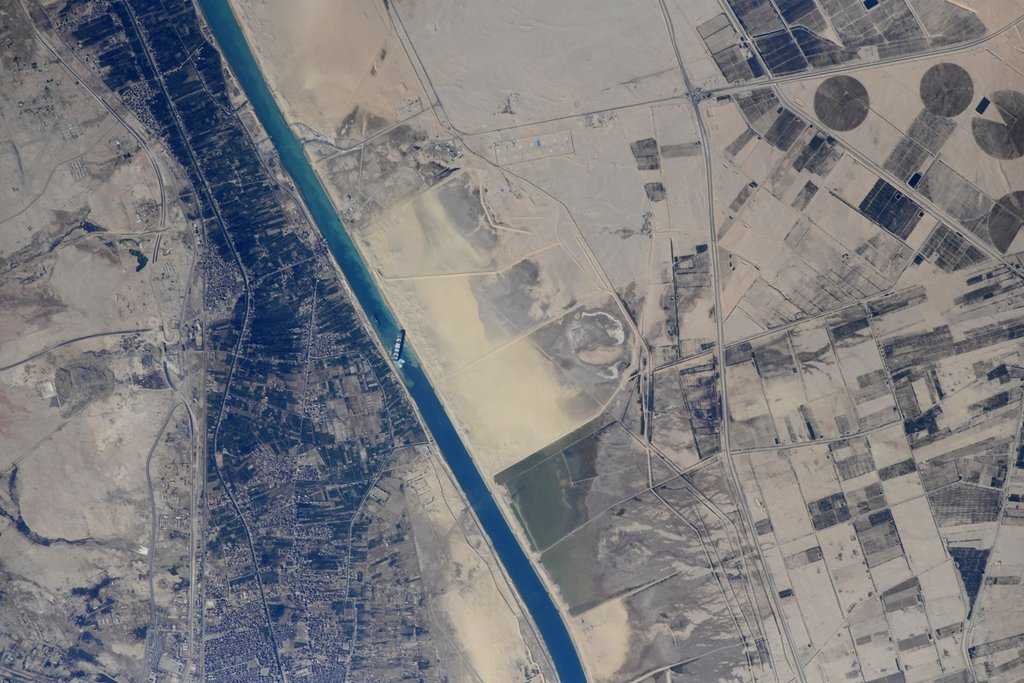 Узнай где находится Суэцкий канал на карте Египта (С описанием и фотографиями). Суэцкий канал со спутника