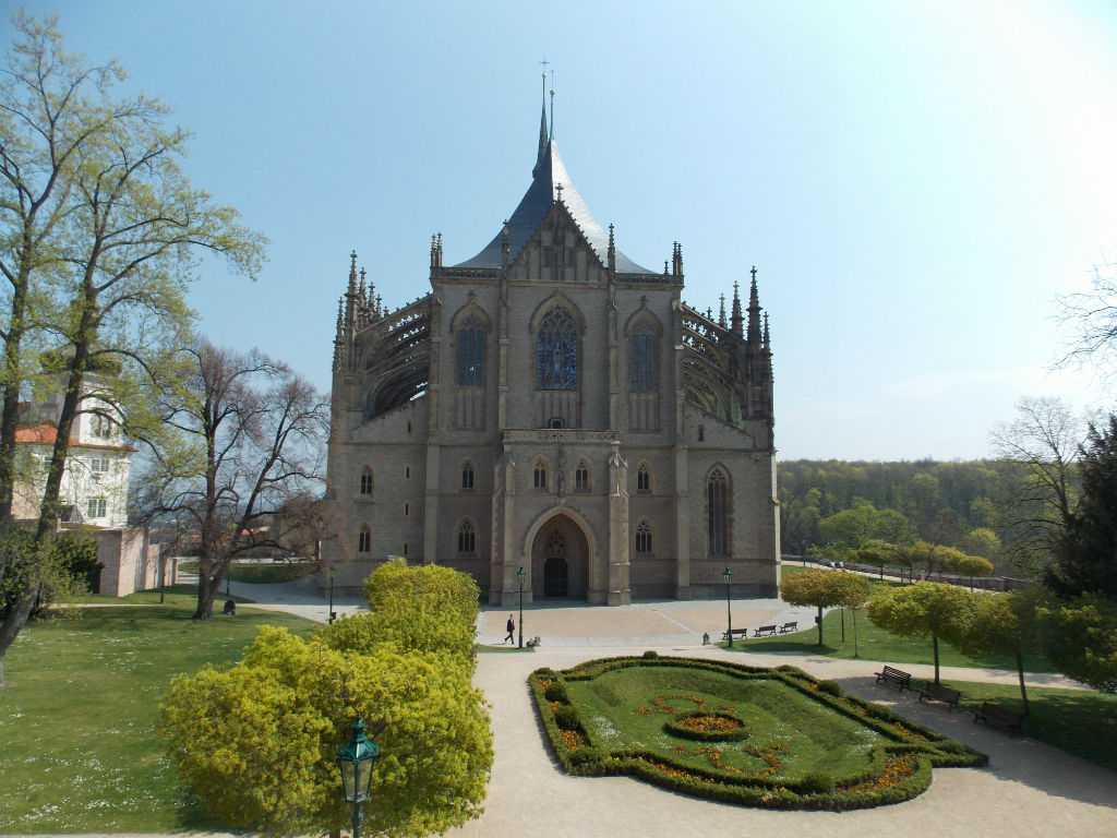 Собор святой варвары — один из главных готических храмов чехии